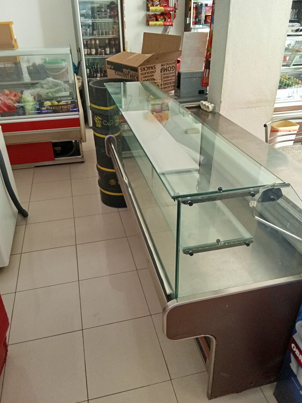 Vitrine comercial referegiradora em ótimo estado