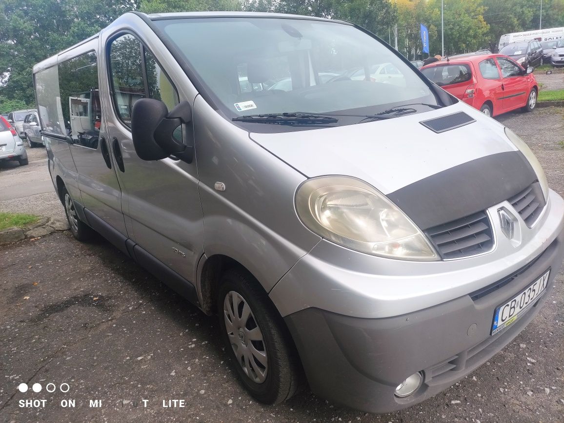 Renault Trafic 6 osobowy 2.0 diesel klima