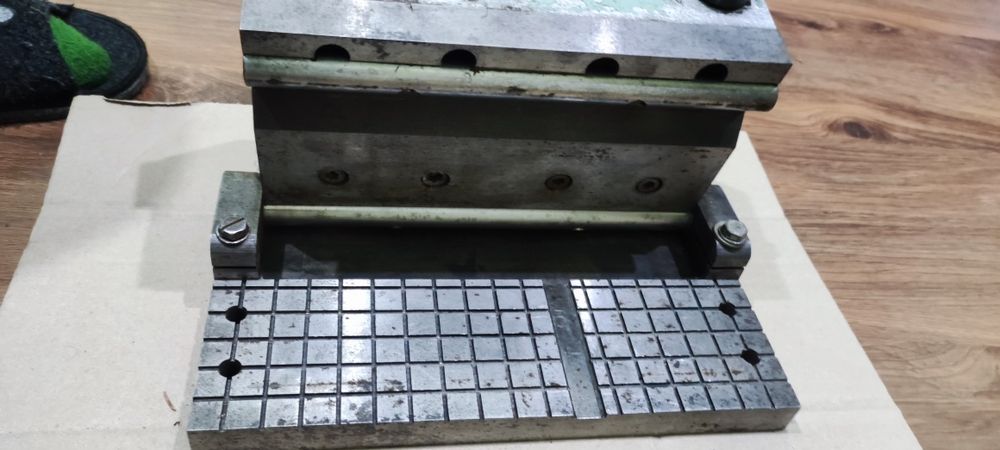 Плита магнитная   синусная 200 мм на 100 мм механическая СССР