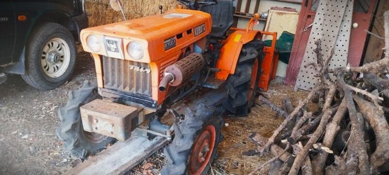 Vendo Trator Kubota B7001 e alfaias