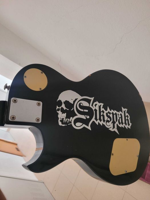 Guitarra modelo Les Paul - Pickups EMG James Hetfield Custom