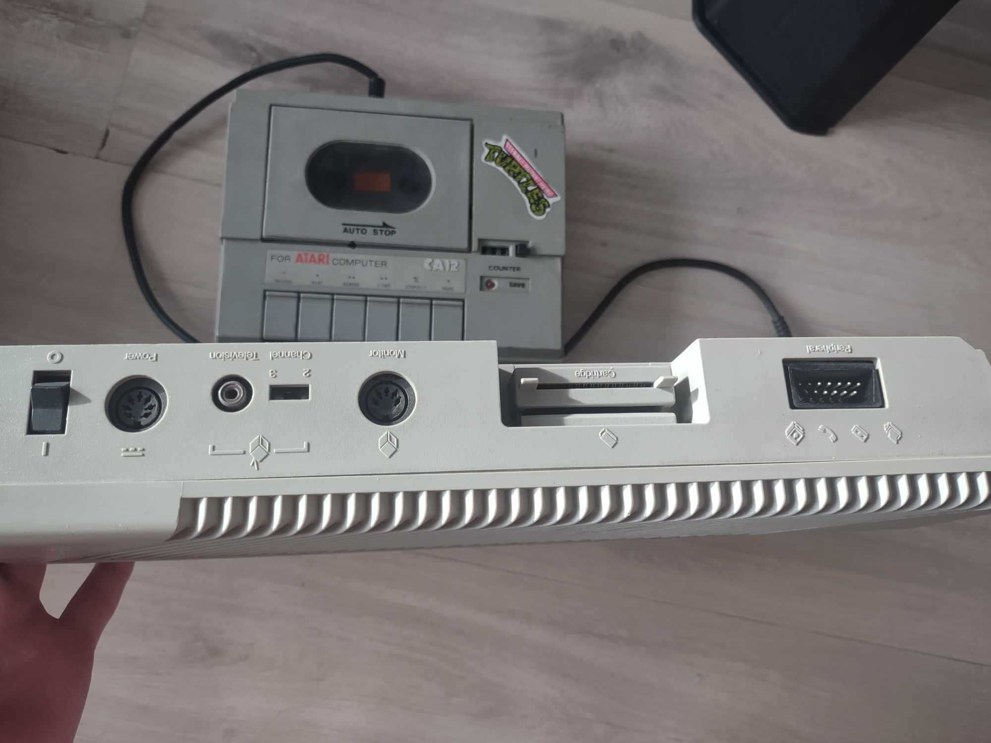 Atari 65 Xe- oryginał, bardzo niski numer seryjny!