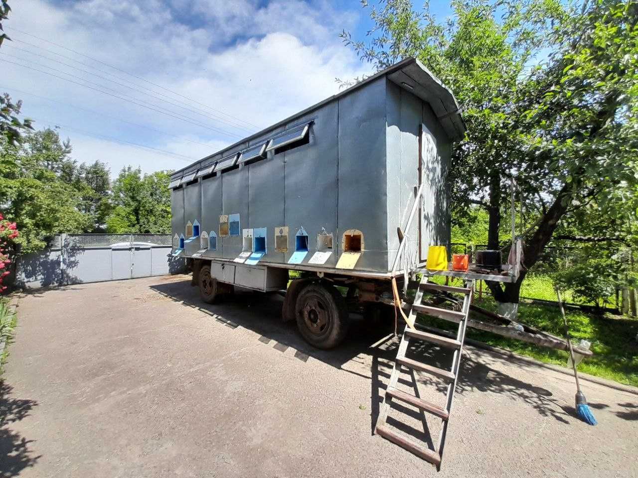 Продам пасіку з бджолами та інвентарем все під ключ