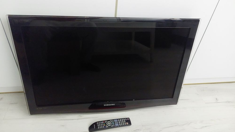 TV Samsumg 37" LE37B651T3W + pilot sprawny bez podstawy