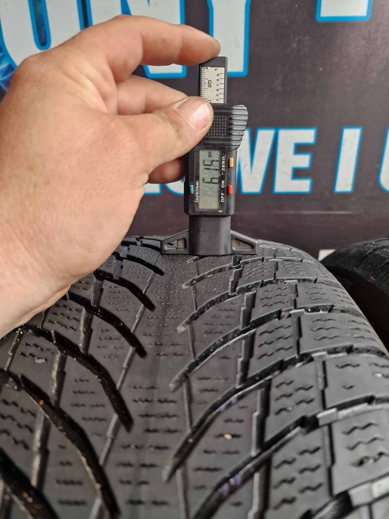 Opony zimowe 215/55/17 Nokian Para