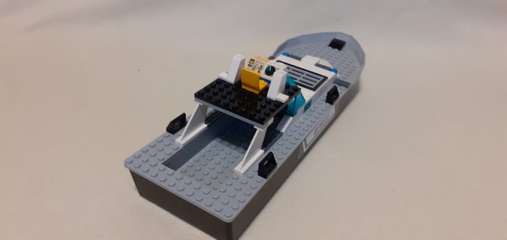 Lego City 60129 - Policyjna łódz