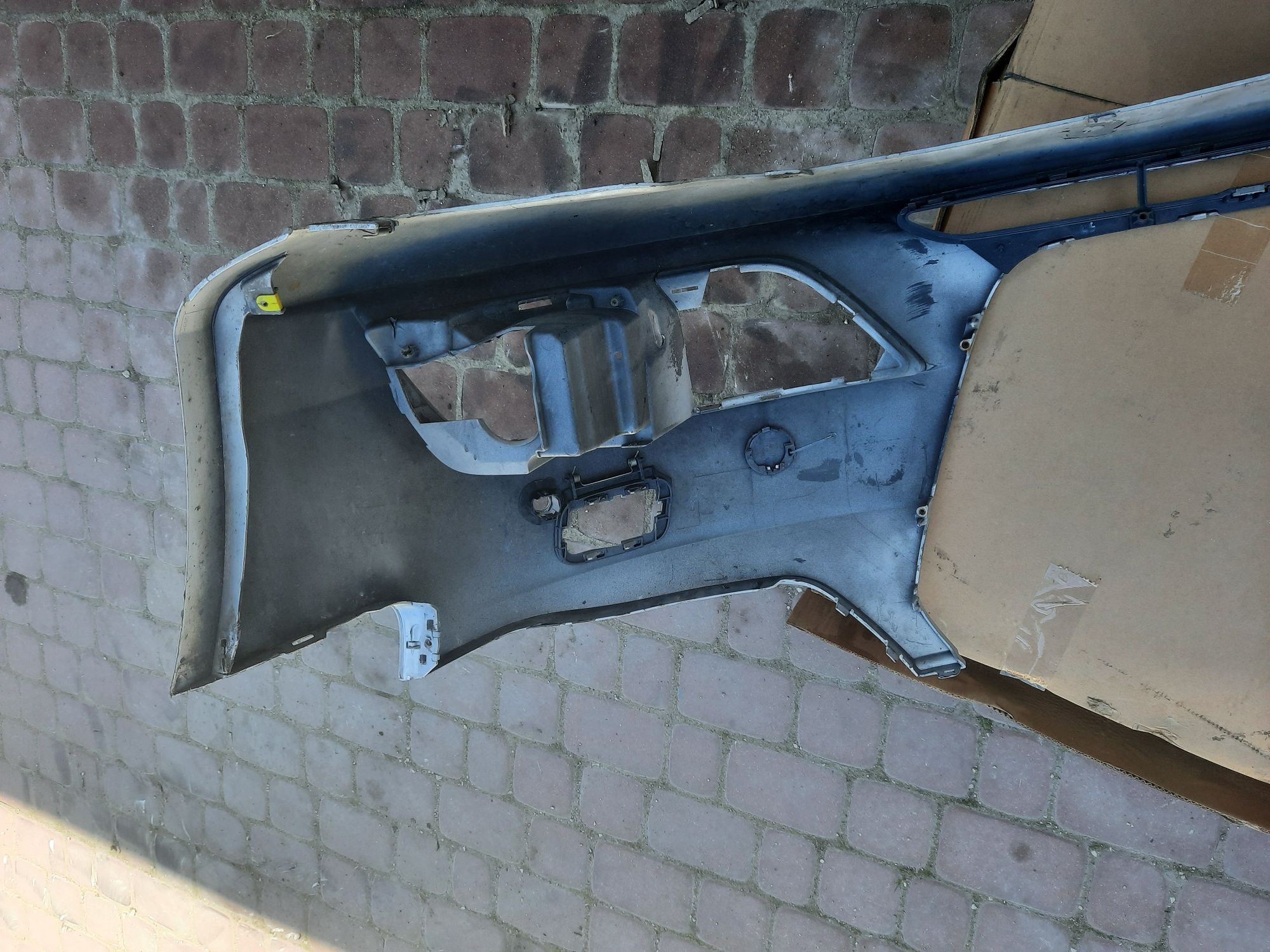 Zderzak a4 b8 lift uszkodzony