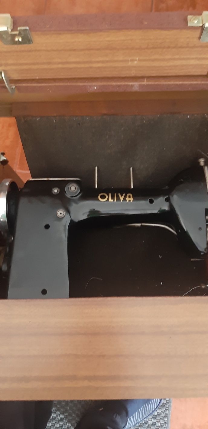 Vendo máquina de costura oliva