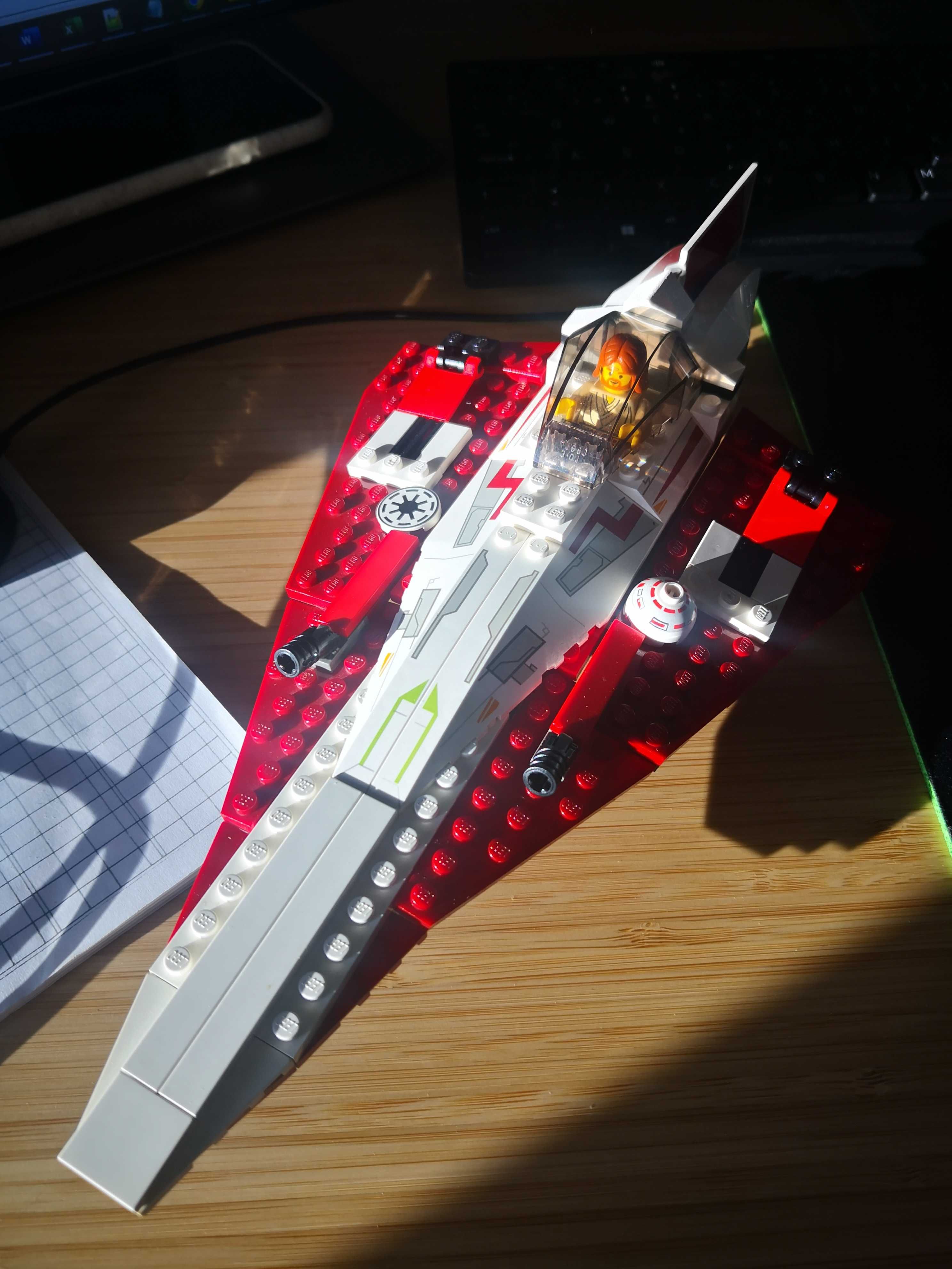 LEGO 7143 *Jedi Starfighter* (descontinuado)