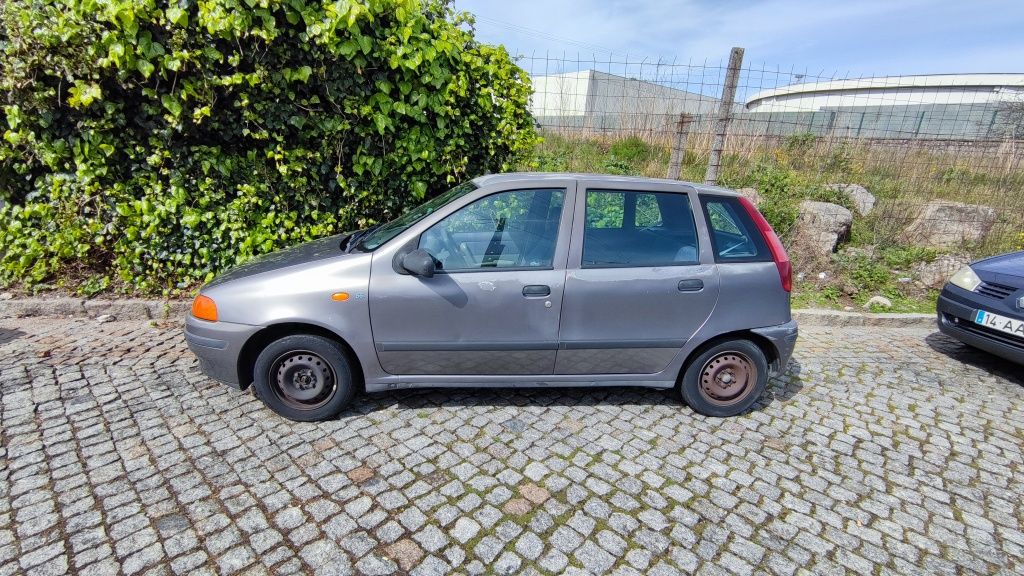 Fiat Punto 1998 .