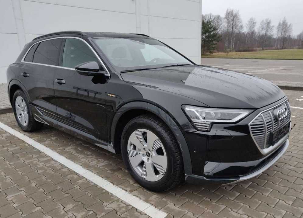 Бампер/Розборка/Ауді Етрон/Audi e-tron/Кузовні запчастини