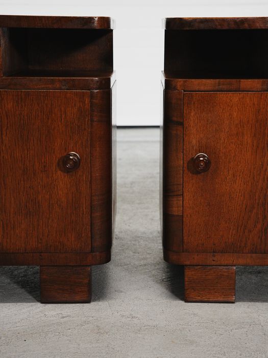 Mesas de cabeceira art deco em Carvalho maciço