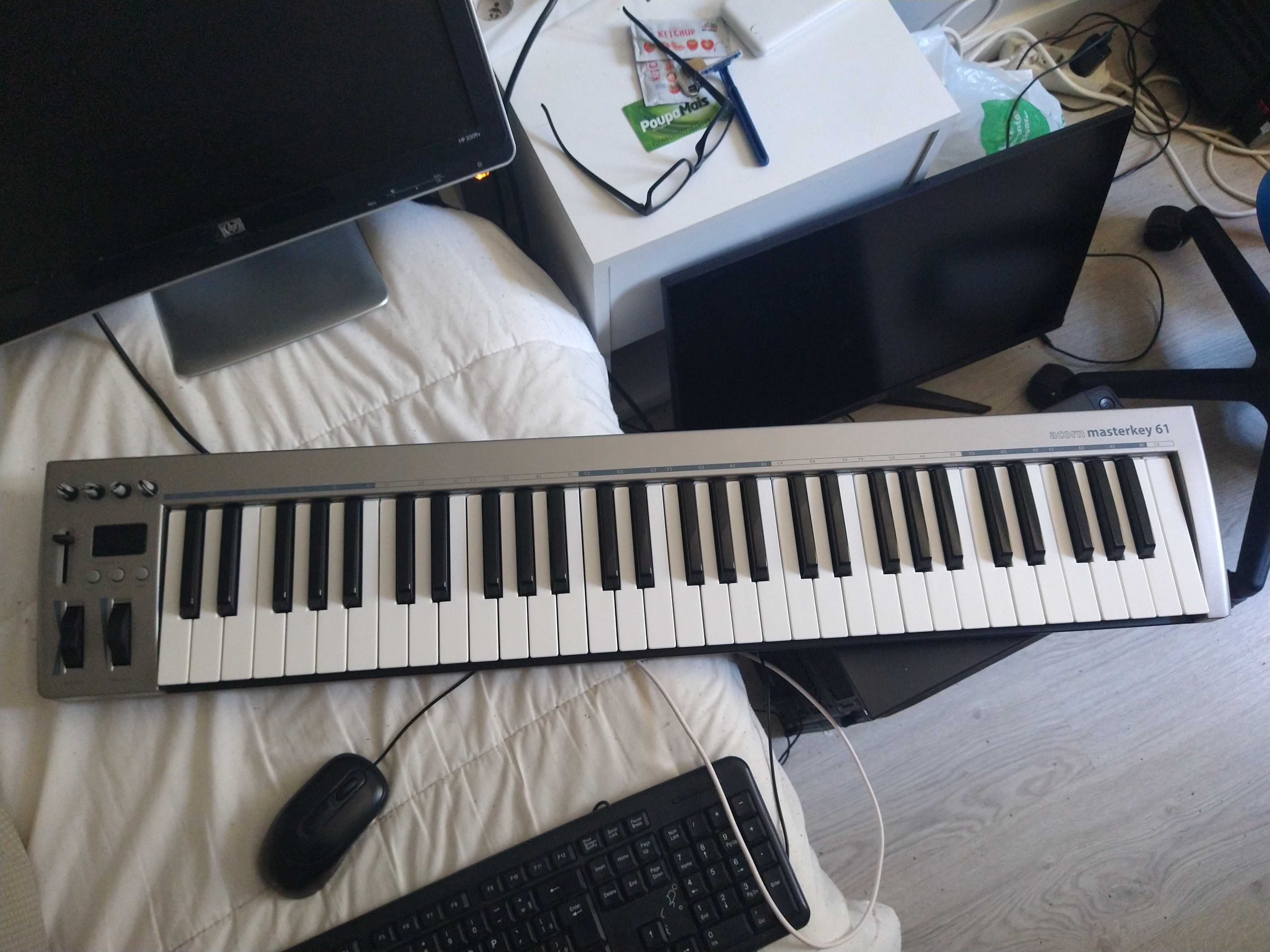 Controlador MIDI Masterkey 61 — 61 Teclas — USB — Em ótimo estado