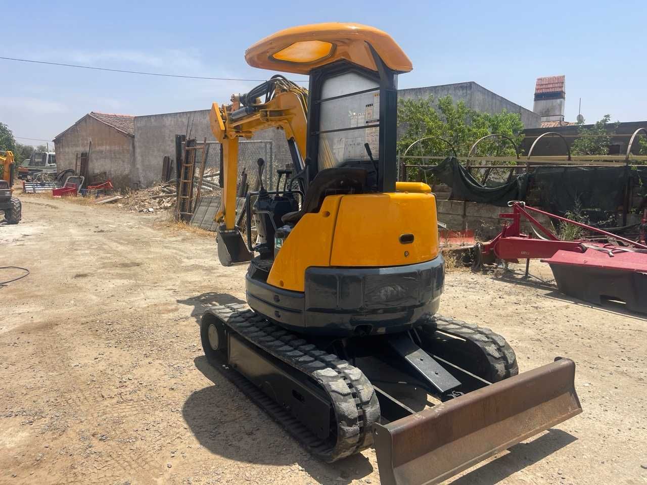 Komatsu PC12uu (2T) - c/braço articulado