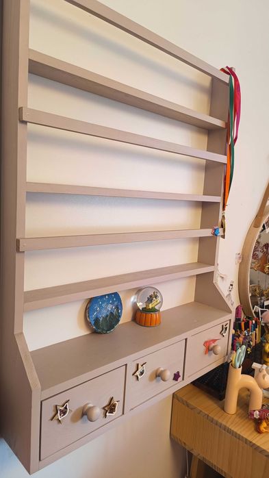 Drewniana biblioteczka, regał dzieciecy