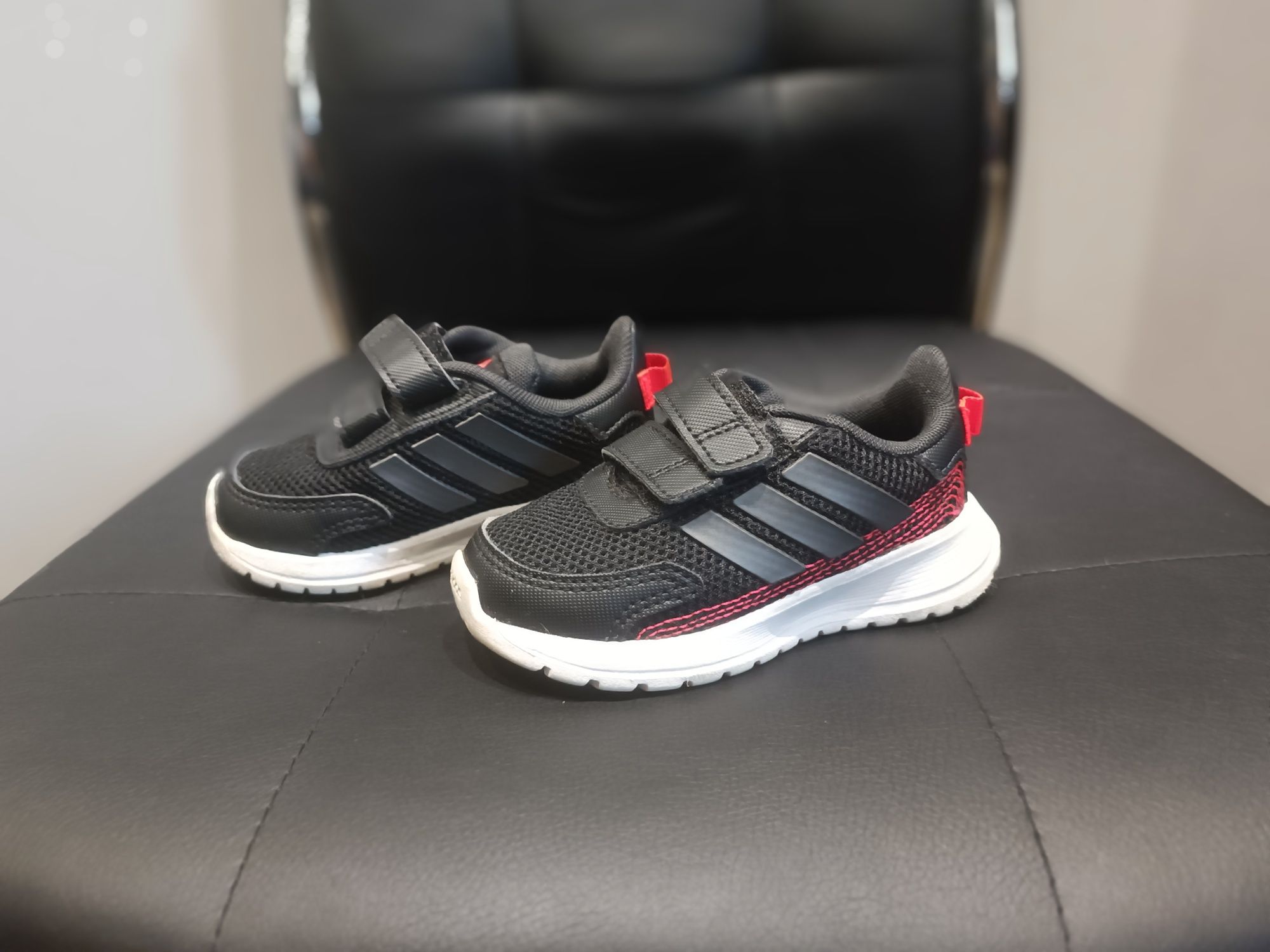 Buty Adidas chłopięce rozmiar 22