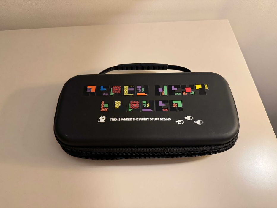 Nintendo Switch (1) + 2x Bolsa/Estojo de Viagem