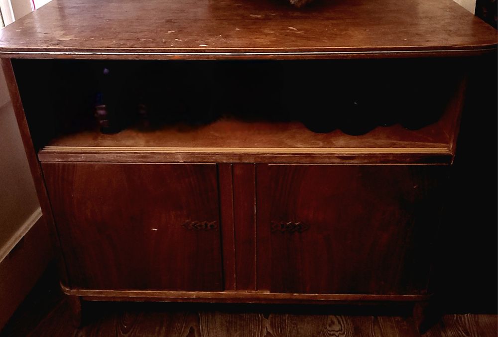 советские шкафы и низкая тумба