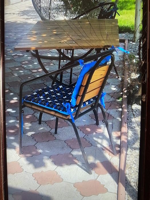 Стол и 6 стульев