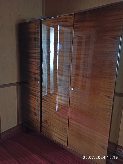 Шафа трьохдверна/ шафа лакована раритет