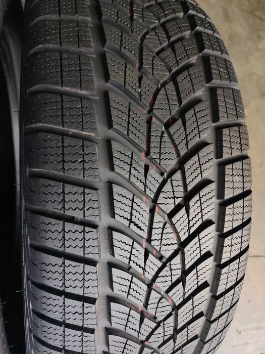 R19 225 55 шини зимові 23р Goodyear UltraGrip Ice як нові