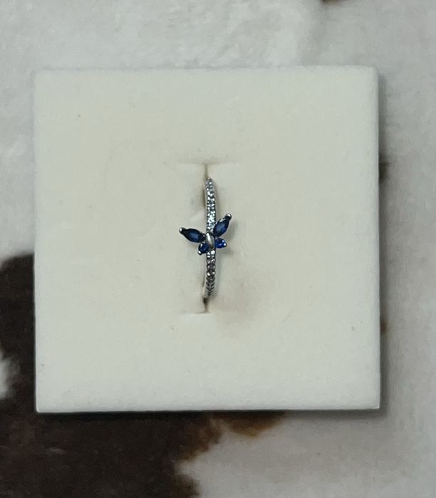 Каблучка срібна з метеликом pandora