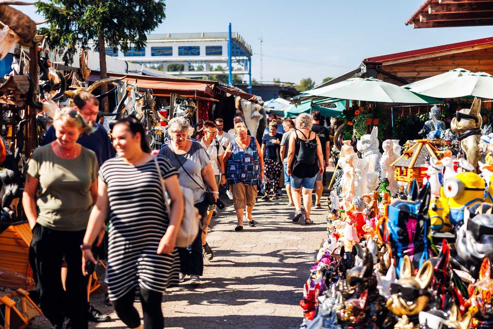 Wynajem powierzchni pod pawilon handlowy - nowy parking Polenmarkt