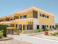 Moradia T4 com piscina, no condomínio Villas do Cobre