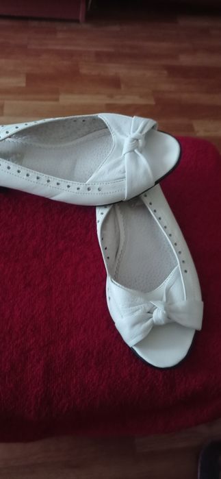 Жіночі шкіряні босоніжки 39 розмір