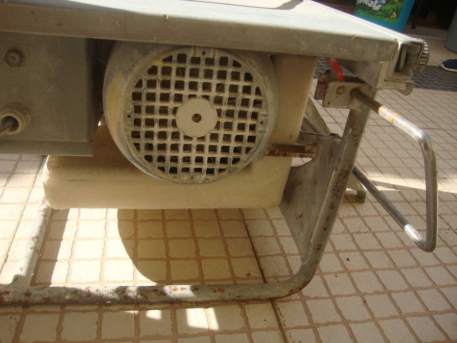 Cortador-chanfrador eléctrico RUBI c bancada trabalha com água p pedra