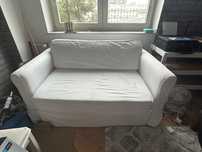 Biała rozkładana sofa za darmo