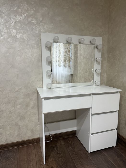 Туалетний столик