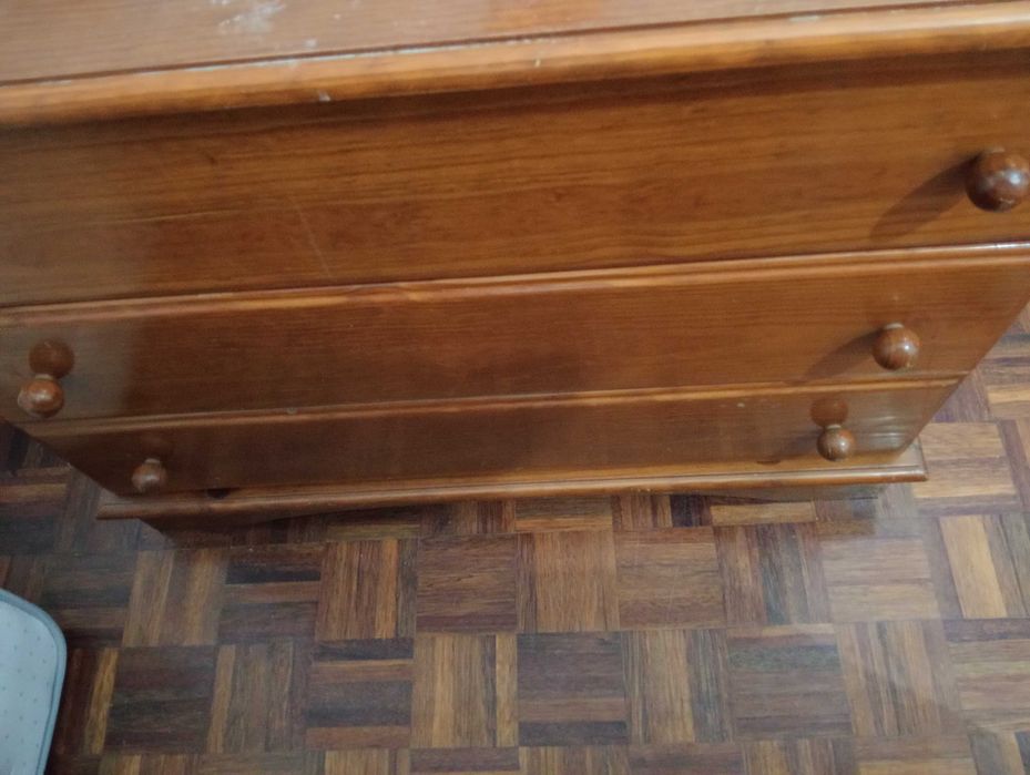 Vendo Cómoda de Madeira