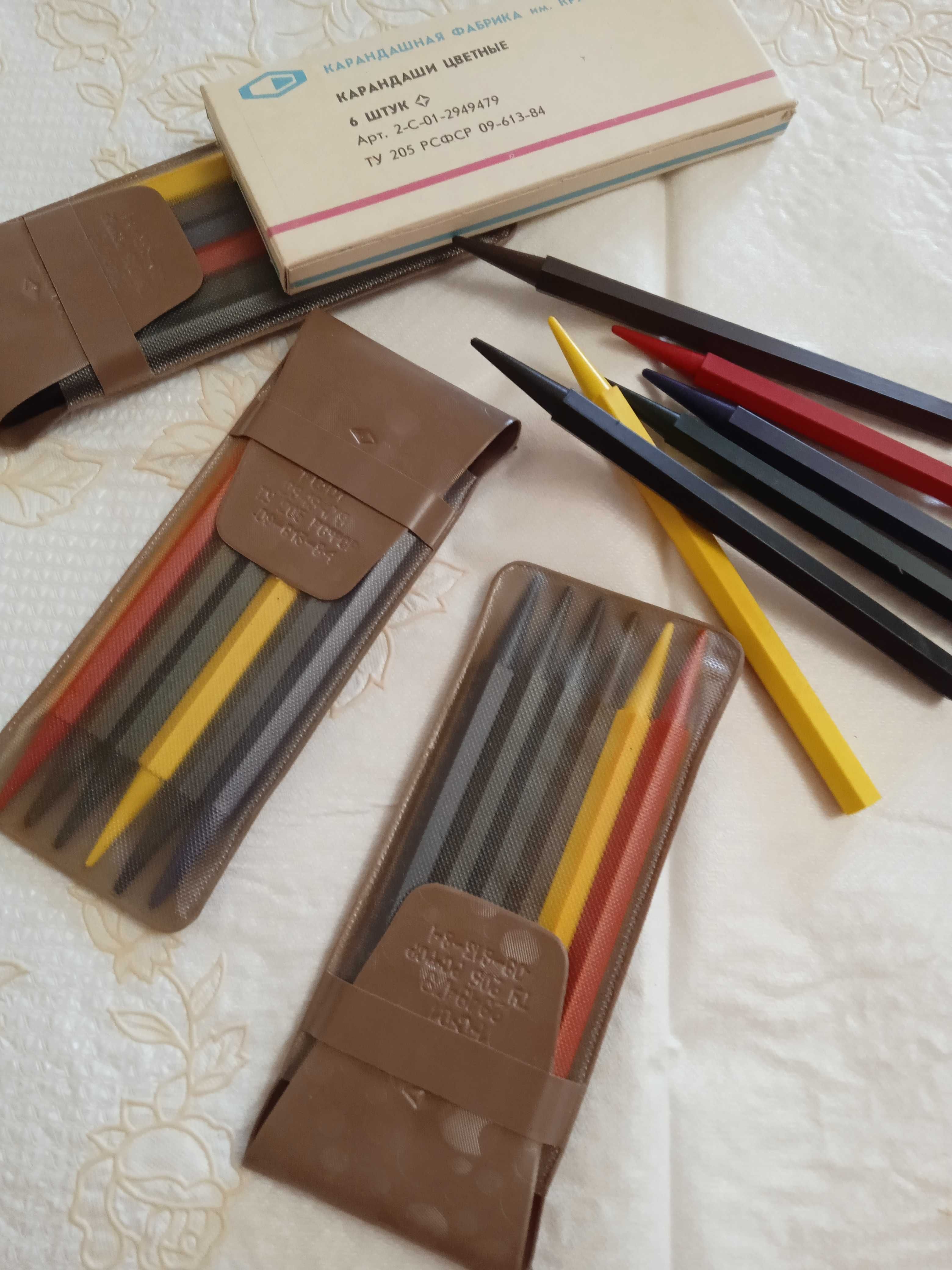 Воскові олівці з суцільним грифелем СРСР кольорові