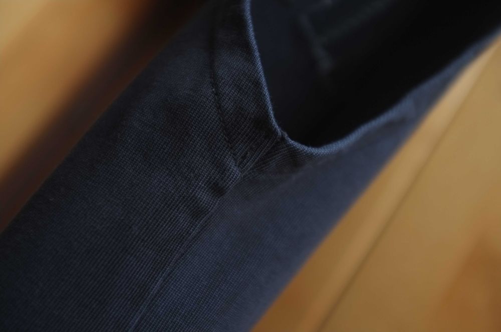 czarna bluza kangurka bezrękawnik Mouli Cobain jumper z kapturem