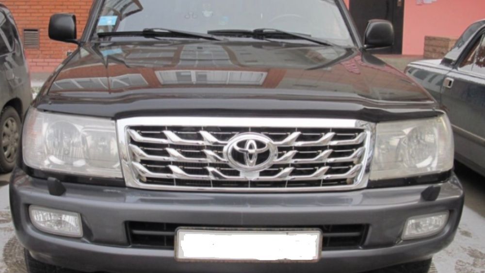 Решетка радиатор Toyota Land Cruiser 100 (98 - 2006) Решетка с лого