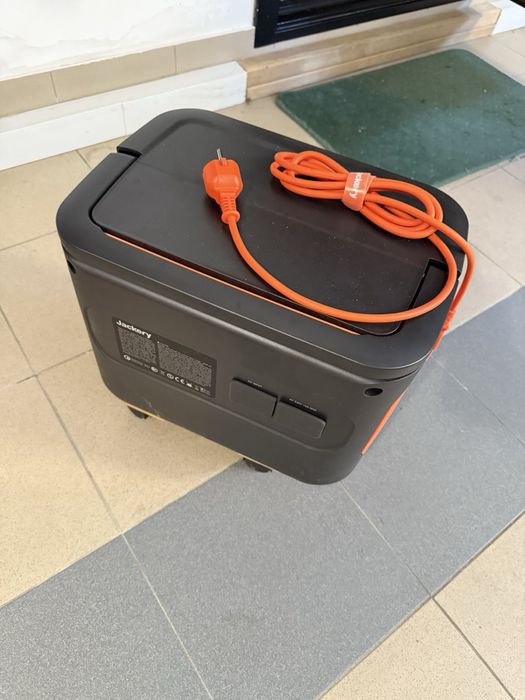 Jackery Explorer 2000 Pro зарядна станція
