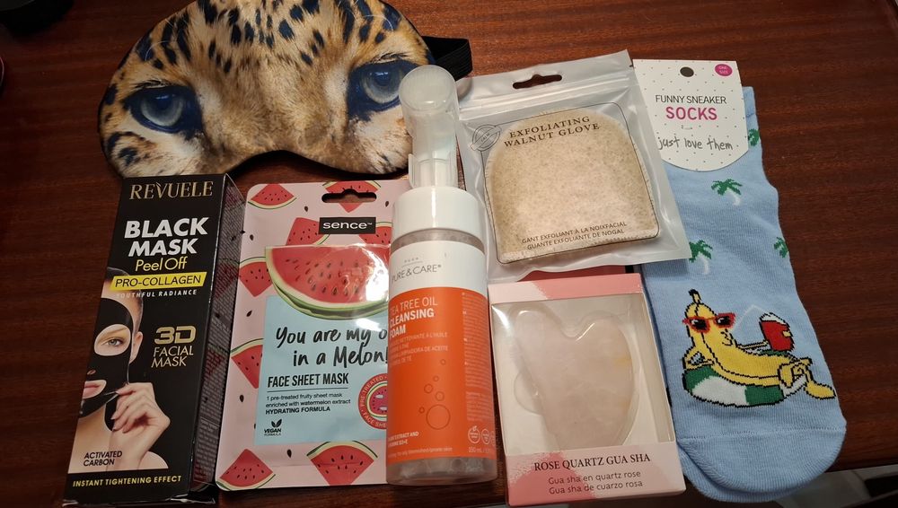 6 Produtos de Skin Care + Meias