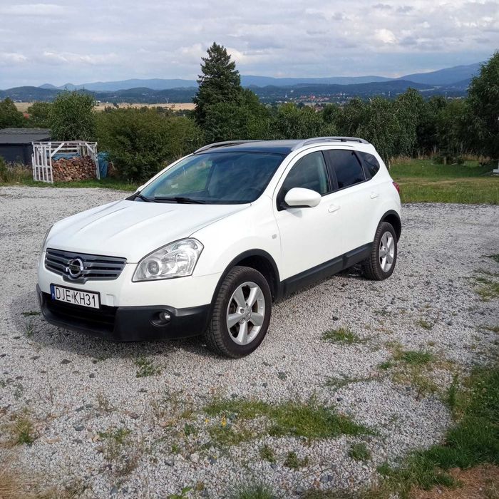 Nissan Qashqai+2. 4X4