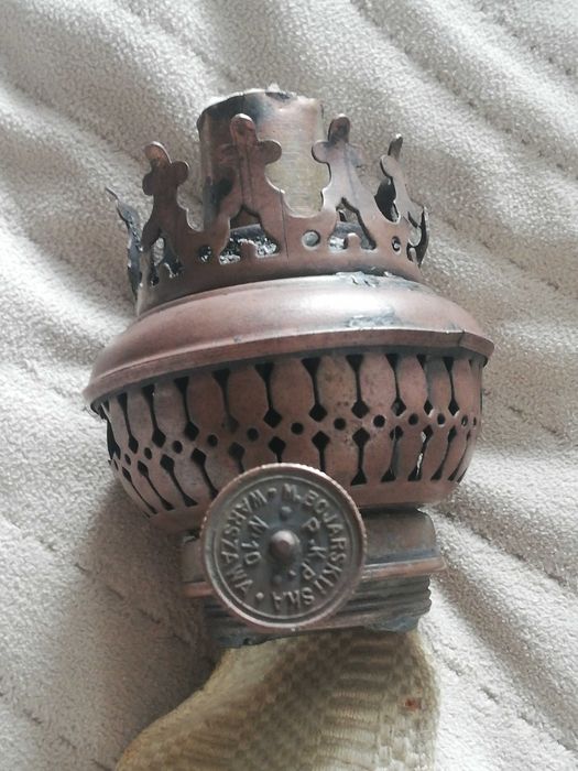 Stary palnik do lampy naftowej.