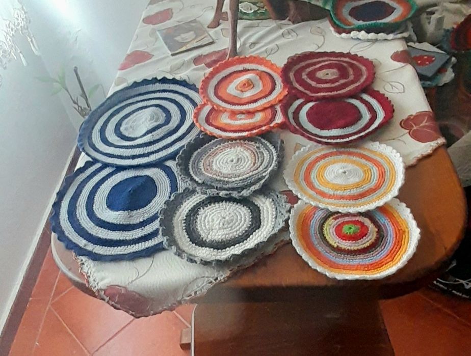 Guardanaps e bases ou pegas de cozinha