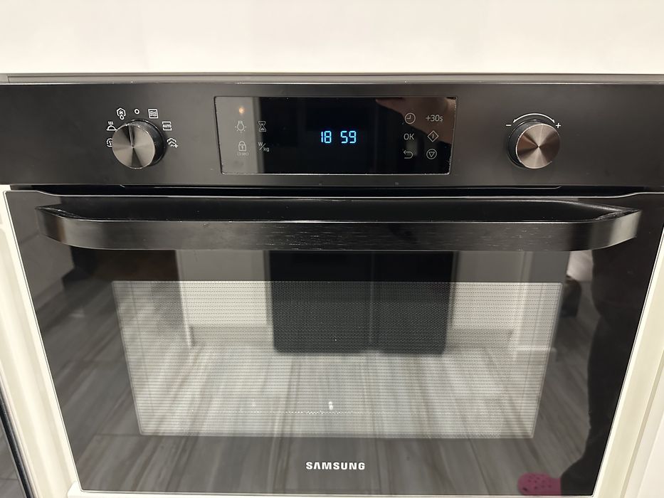 Mikrofala mikrofalowka SAMSUNG NQ50K3130BB jak nowa