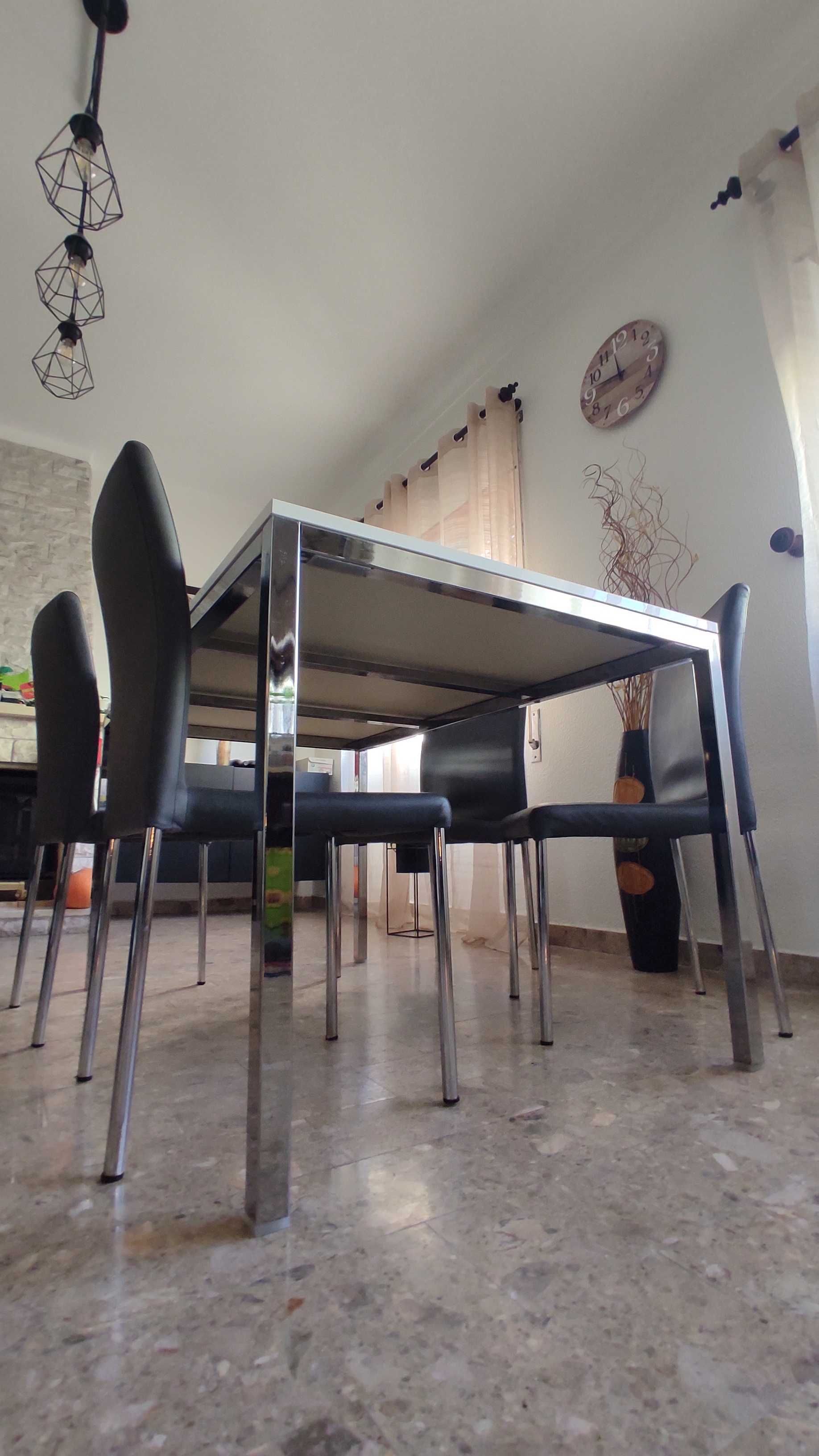 Mesa de cozinha 135x85 com 4 cadeiras
