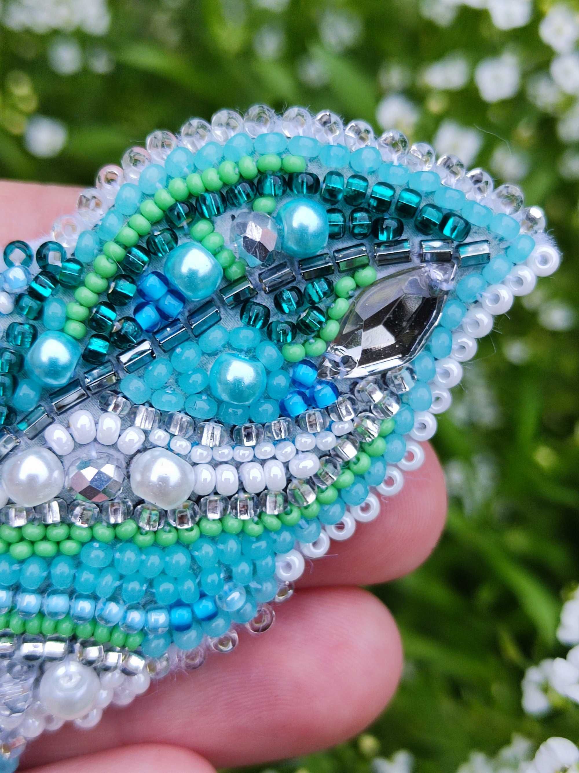 Брошка, прикраса, аксесуар, біжутерія, бісер ЛЕГКА ПІР'ЇНКА. Handmade