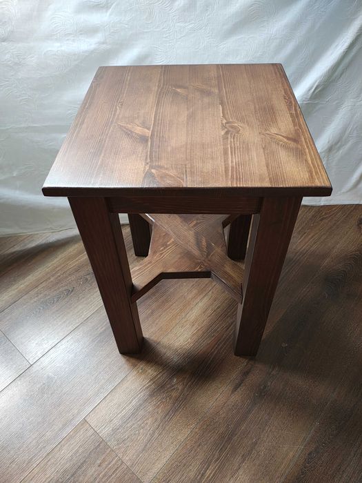 Drewniany stolik kawowy