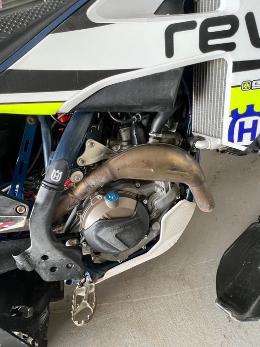 Husqvarna FC450 z 2020 roku na kołach