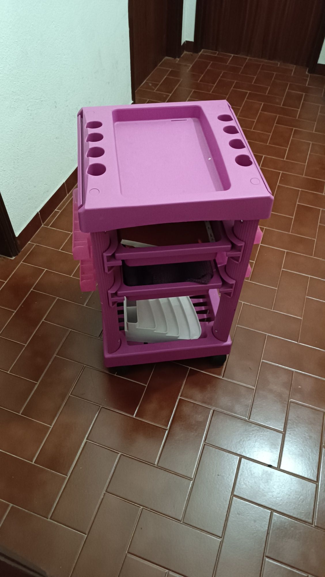 Carrinho para cabeleireiro e estéticas