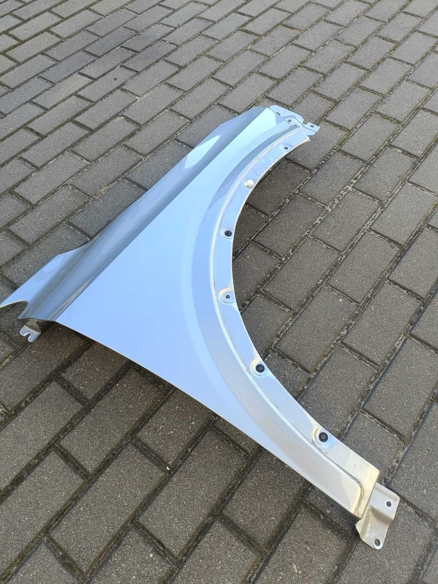 Błotnik Prawy Nissan Qashqai 2023 - Stan IGŁA.