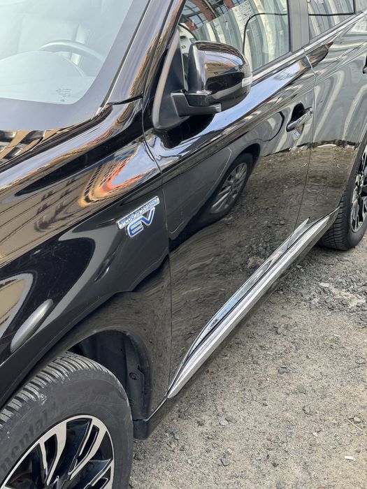Авто Mitsubishi Outlander PHEV 2018