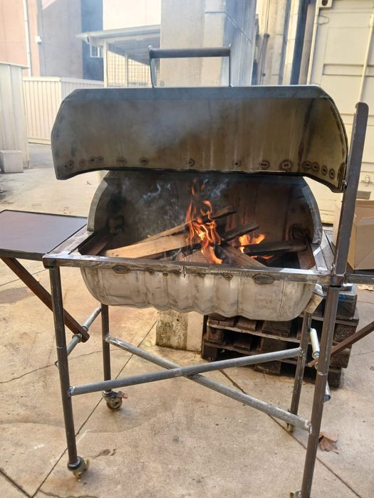 Grelhador inox com mesas de apoio rebativeis